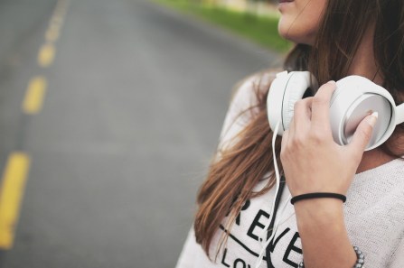 girl-music-headphones-hipster-869213