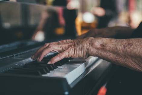 person playing piano learn an instrument stock photo pexels-photo-110165