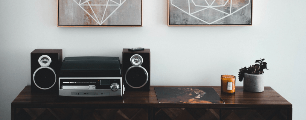 music speaker room decor